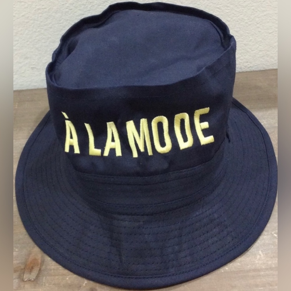 Cing A Sept A LA Mode Bucket Hat